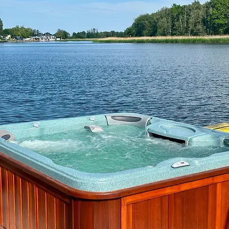 Dom Na Wodzie Z Jacuzzi I Sprzetem Wodnym, Szczerbata Pirania Dziwnów