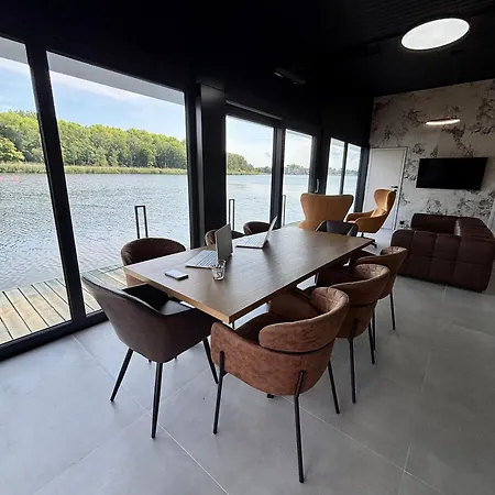 Dom Na Wodzie Z Jacuzzi I Sprzetem Wodnym, Szczerbata Pirania * Dziwnów