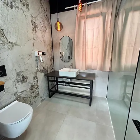 Dom Na Wodzie Z Jacuzzi I Sprzetem Wodnym, Szczerbata Pirania * Dziwnów